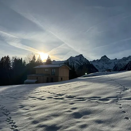 Dom wakacyjny Hus154 - Privates Design-Chalet Mit Eigener Sauna Im Brandnertal - 120 M' Fuer Bis Zu 7 Personen Bürserberg